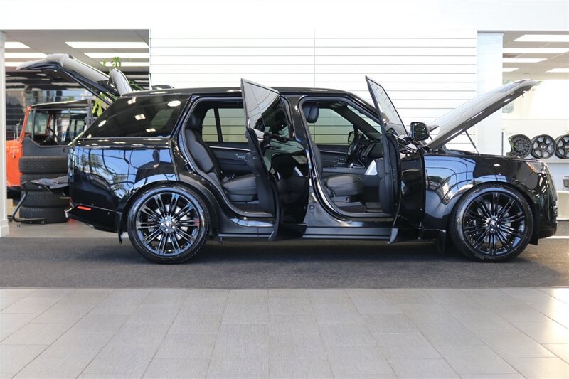 Used 2025 Land Rover Range Rover Long Wheelbase Autobiography AWD/4WD image 11