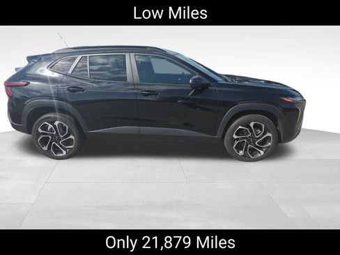 Used 2024 Chevrolet Trax RS w/ Driver Confidence Package FWD image 2