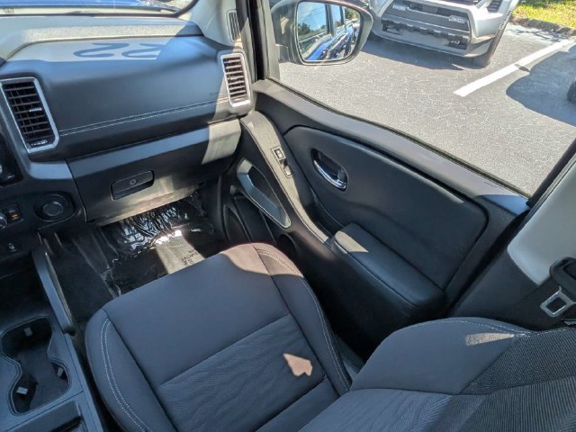 Used 2022 Nissan Frontier SV AWD/4WD image 16