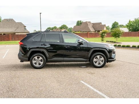 Used 2025 Toyota RAV4 XLE w/ Convenience Package FWD image 4