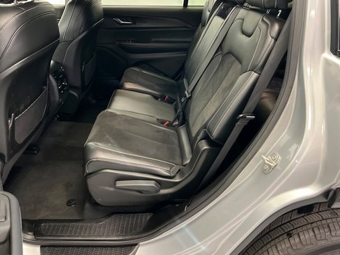 Used 2024 Jeep Grand Cherokee L Altitude image 23