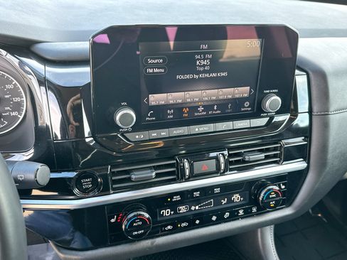 Used 2025 Nissan Pathfinder SV FWD image 16