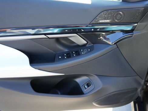 Used 2025 BMW i5 eDrive40i image 14