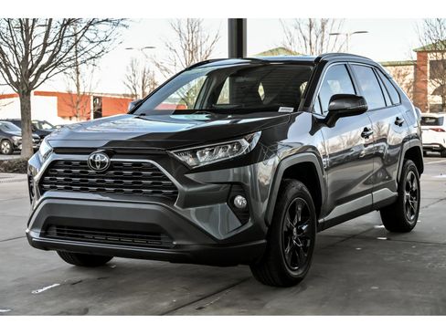 Used 2021 Toyota RAV4 XLE image 4