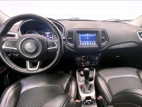 Used 2019 Jeep Compass Latitude image 12