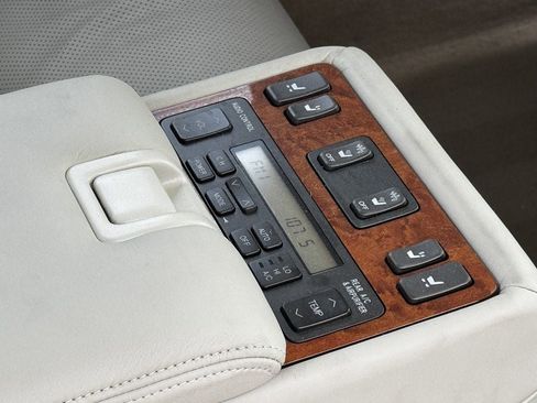 Used 2005 Lexus LS 430 RWD image 18