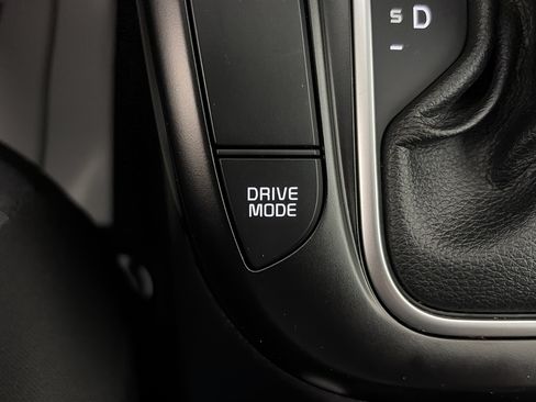 Used 2025 Kia Soul LX w/ LX Technology Package FWD image 23