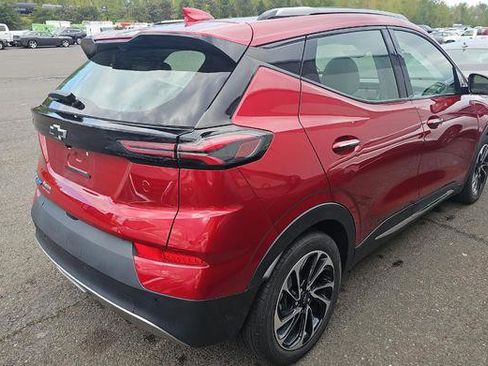 Used 2022 Chevrolet Bolt EUV Premier w/ Sun & Sound Package FWD image 3