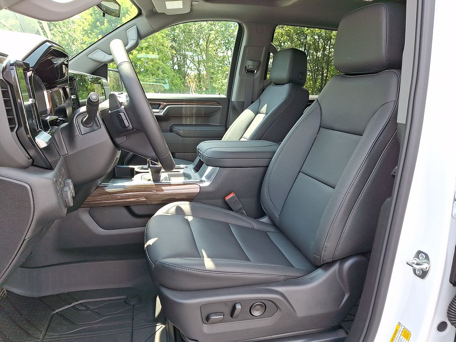 New 2026 Chevrolet Silverado 1500 RST w/ Redline Edition AWD/4WD image 14