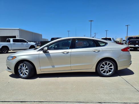 Used 2017 Ford Fusion SE FWD image 25