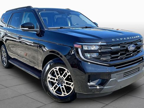 Certified 2025 Ford Expedition Active RWD image 3