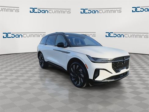 New 2026 Lincoln Nautilus Reserve image 3