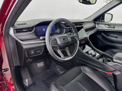 Used 2024 Jeep Grand Cherokee L Limited w/ Black Appearance Package image 9