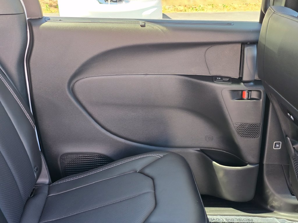 New 2027 Chrysler Pacifica Select FWD image 37