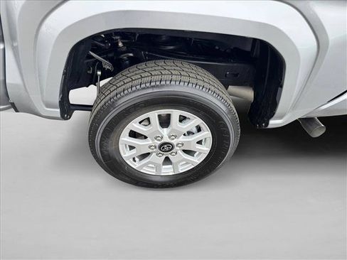 Certified 2025 Toyota Tacoma SR5 AWD/4WD image 9