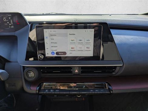 Used 2025 Toyota Prius Plug-In Hybrid image 11