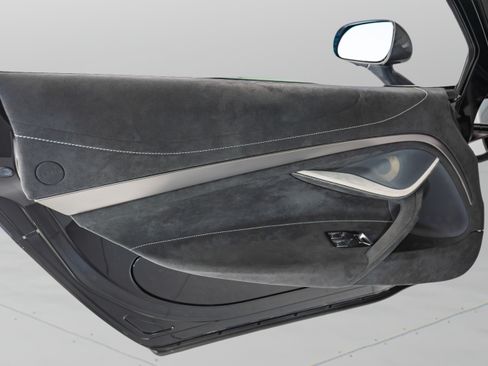 Used 2021 McLaren 720S RWD image 23