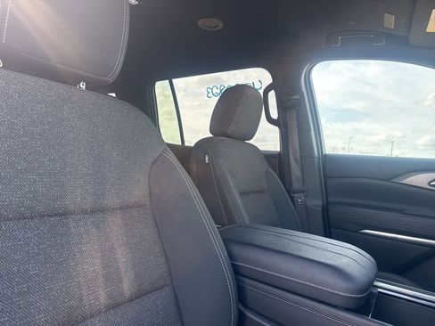 Used 2025 Chevrolet Traverse LT image 31