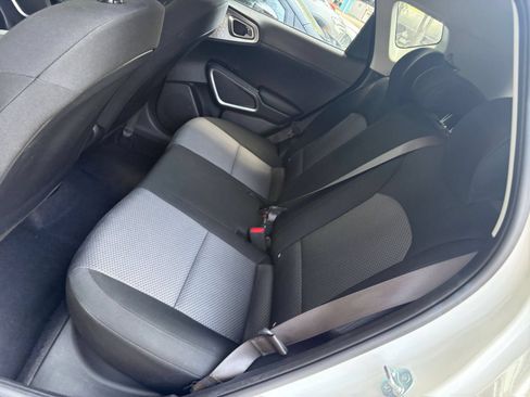 Used 2025 Kia Soul LX w/ LX Technology Package FWD image 36