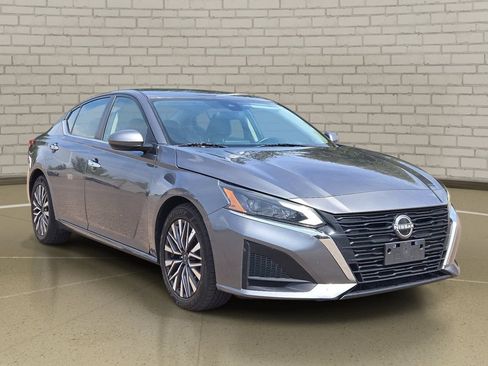 Used 2023 Nissan Altima 2.5 SV FWD image 3