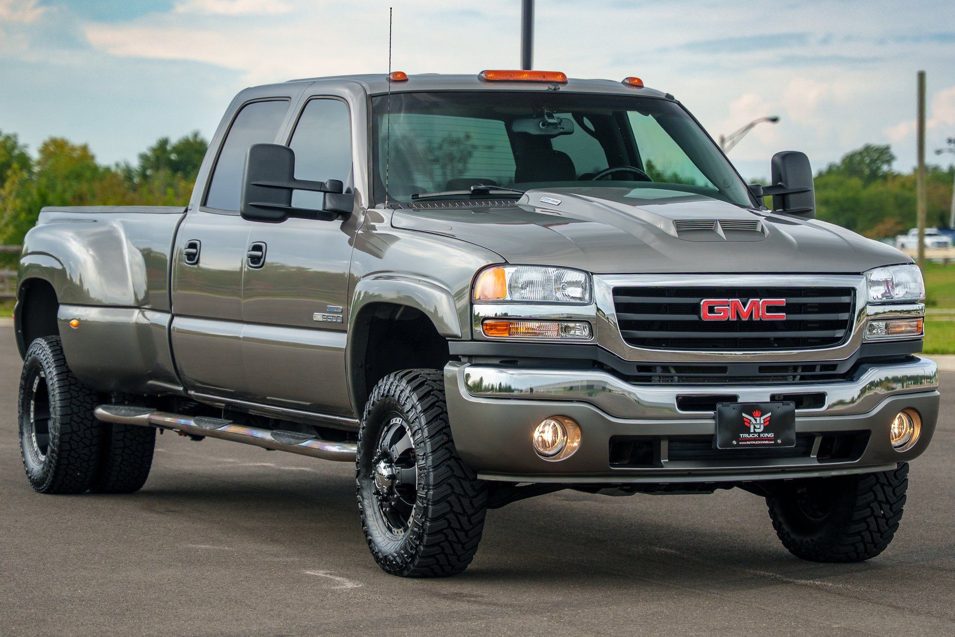 Used 2006 GMC Sierra 3500 SLE w/ Heavy-Duty Power Package AWD/4WD image 4