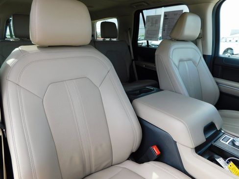 Used 2024 Ford Expedition Limited image 22