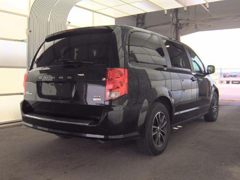 Used 2019 Dodge Grand Caravan GT FWD image 3