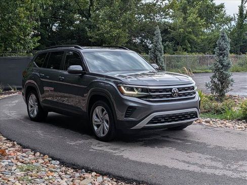 Used 2023 Volkswagen Atlas SE w/ Panoramic Sunroof Package FWD image 8