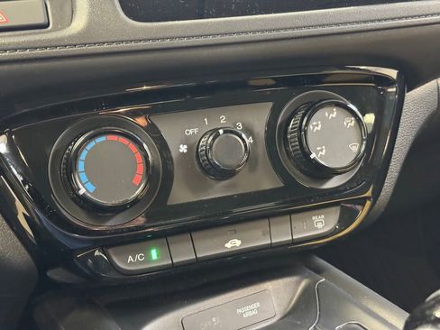 Used 2020 Honda HR-V LX image 35