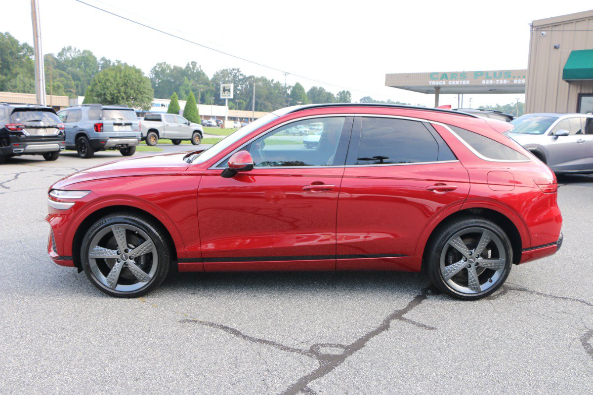 Used 2023 Genesis GV70 2.5T w/ Sport Prestige Package AWD/4WD image 2