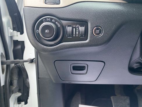 Used 2018 Jeep Cherokee Limited image 6