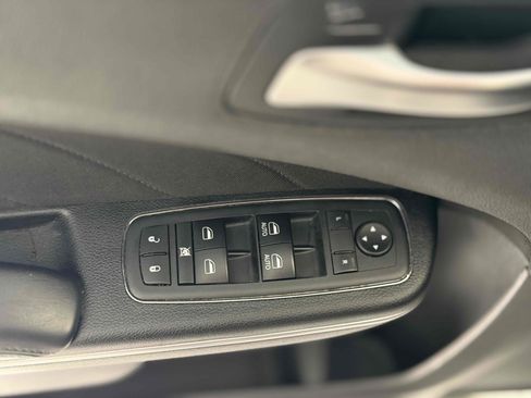 Used 2018 Dodge Charger R/T RWD image 17
