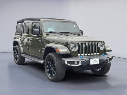 Used 2022 Jeep Wrangler Unlimited Sahara w/ Cold Weather Group image 8