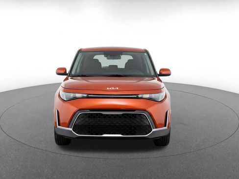 Used 2025 Kia Soul LX w/ LX Technology Package FWD image 2