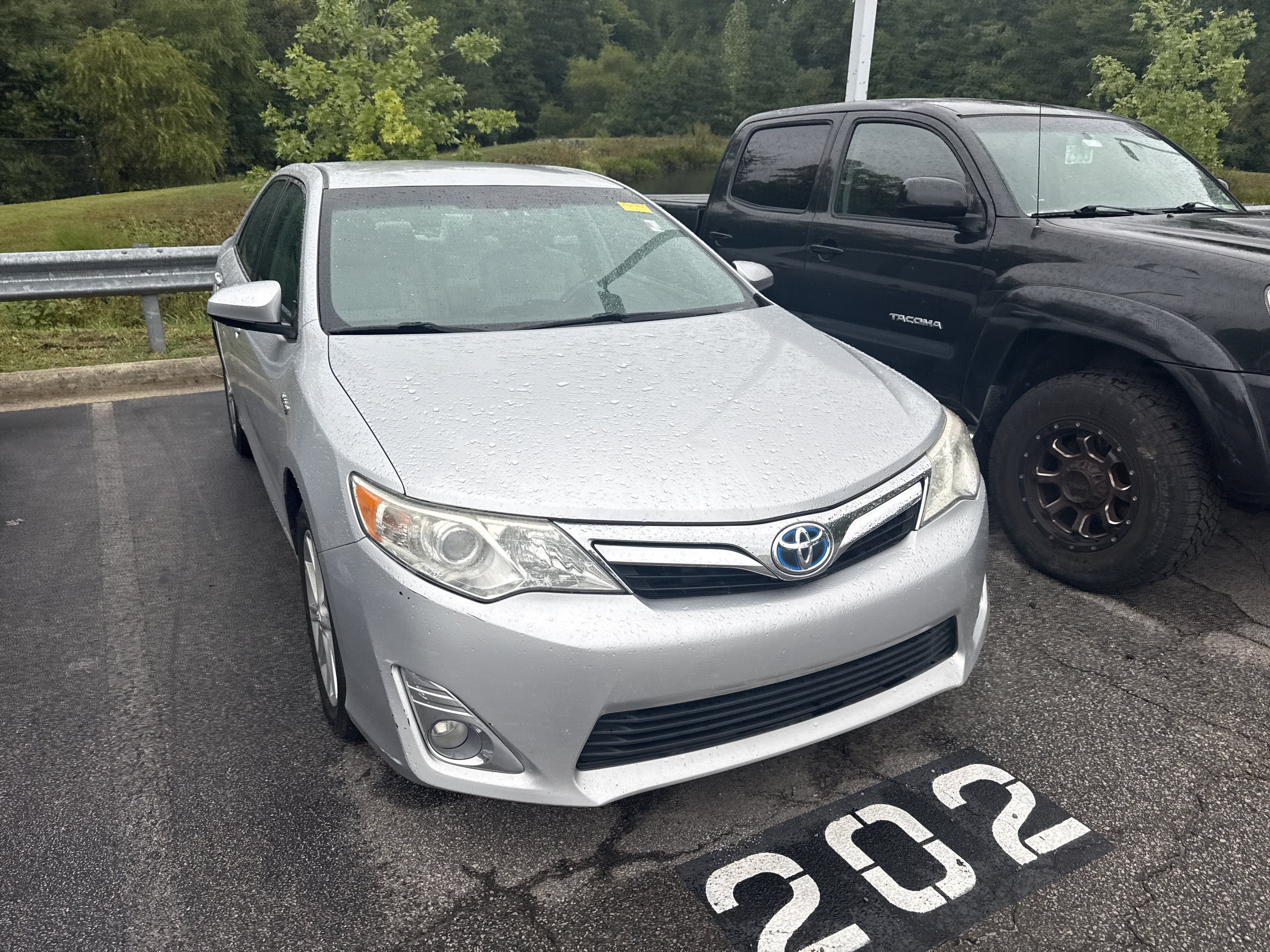 Used 2012 Toyota Camry XLE w/ Convenience Pkg FWD image 3
