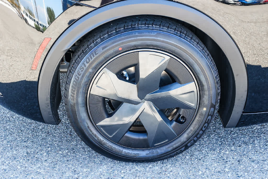 New 2027 Toyota Prius Plug-In Hybrid FWD image 8