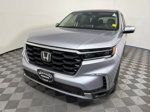 Used 2025 Honda Pilot EX-L image 2