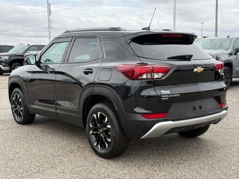 Used 2022 Chevrolet TrailBlazer LT w/ Driver Confidence Package image 3