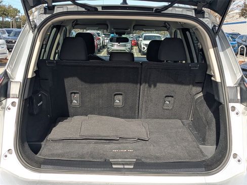 Used 2024 Nissan Rogue S image 14