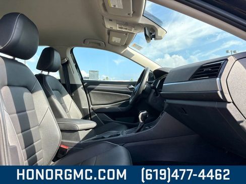 Used 2024 Volkswagen Jetta SE image 21