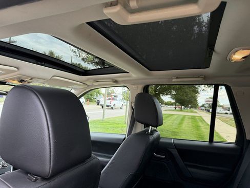Used 2015 Land Rover LR2 AWD/4WD image 12