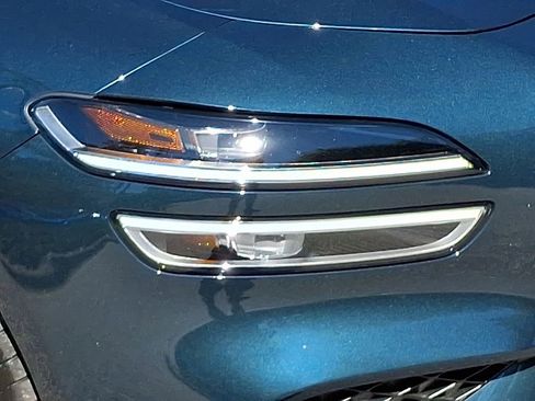 Used 2023 Genesis G70 2.0T image 9