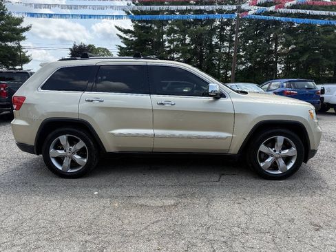 Used 2011 Jeep Grand Cherokee Overland AWD/4WD image 4