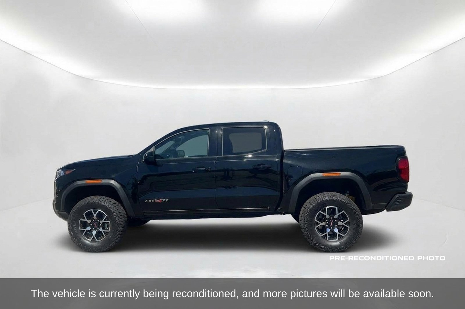 Used 2026 GMC Canyon AT4X AWD/4WD image 9