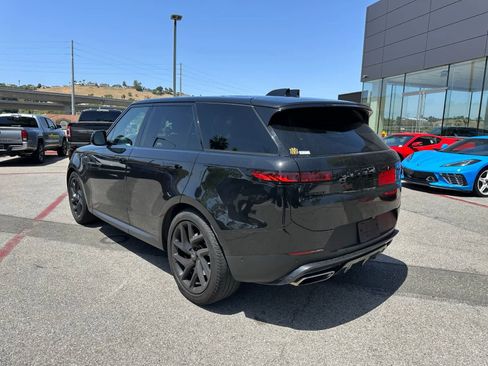 Used 2024 Land Rover Range Rover Sport SE image 3