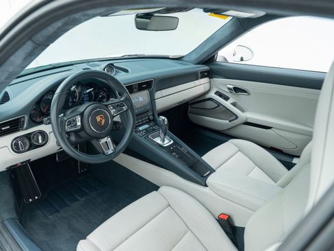 Certified 2019 Porsche 911 Turbo S image 4