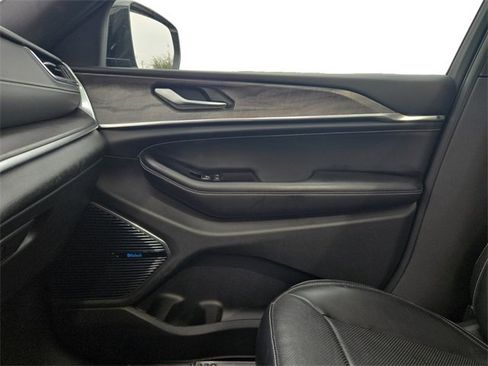 Used 2022 Jeep Grand Cherokee L Overland image 11