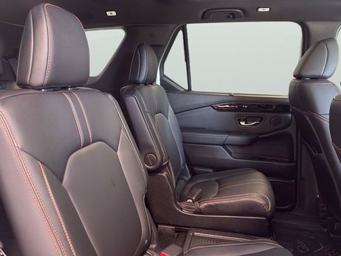 Used 2025 Honda Pilot TrailSport image 16