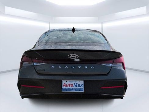 Used 2025 Hyundai Elantra Sport FWD image 4