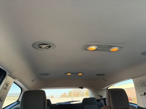 Used 2015 Chevrolet Traverse LT w/ Style and Technology Package image 23